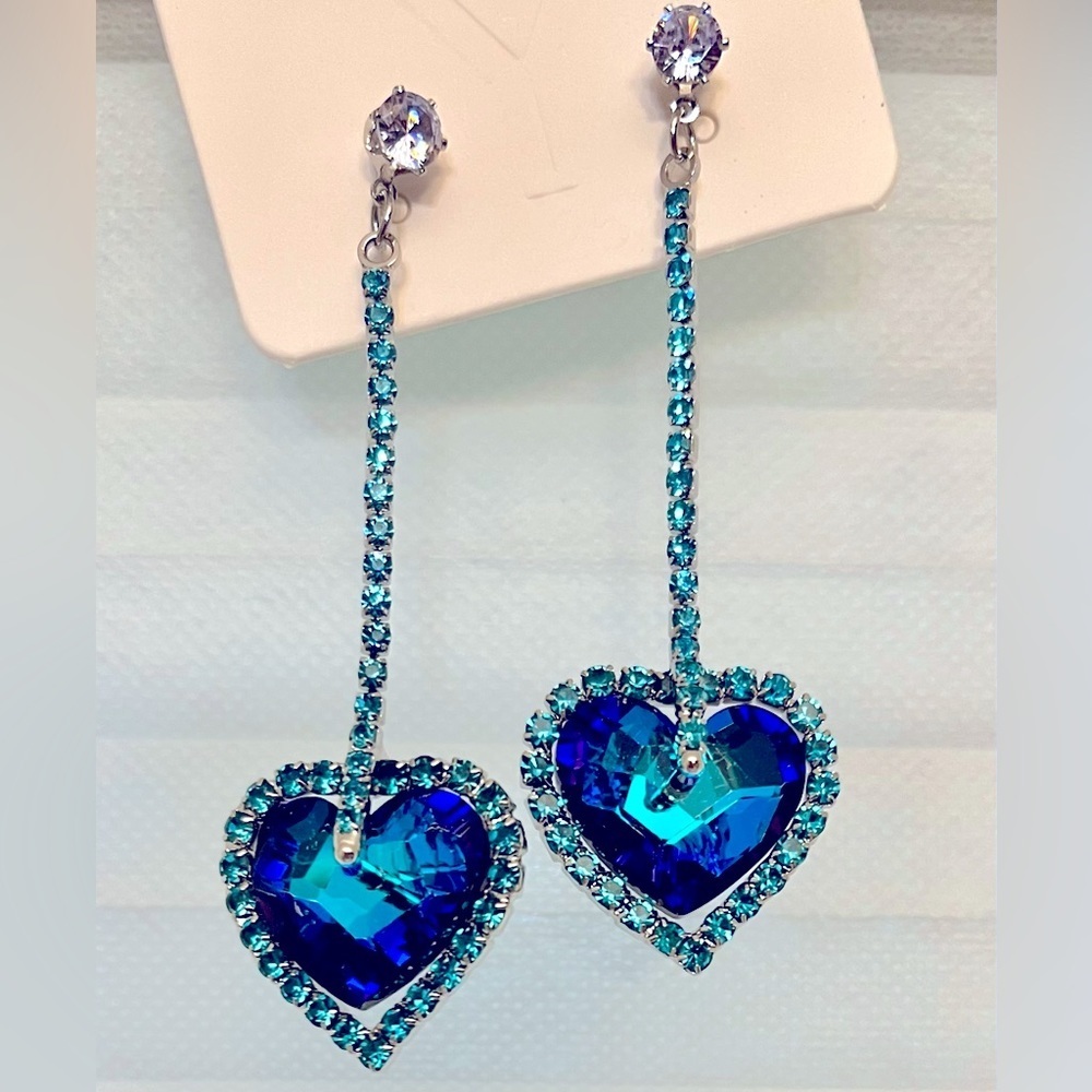 Blue Heart Dangling Earrings Sparkling in Light Diamond Study and Blue Stones 🌻